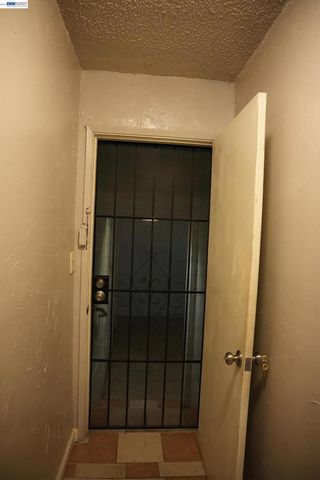 1021 1021 72nd Ave, Oakland, CA 94621