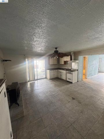 1021 1021 72nd Ave, Oakland, CA 94621