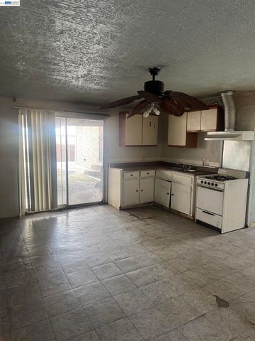 1021 1021 72nd Ave, Oakland, CA 94621