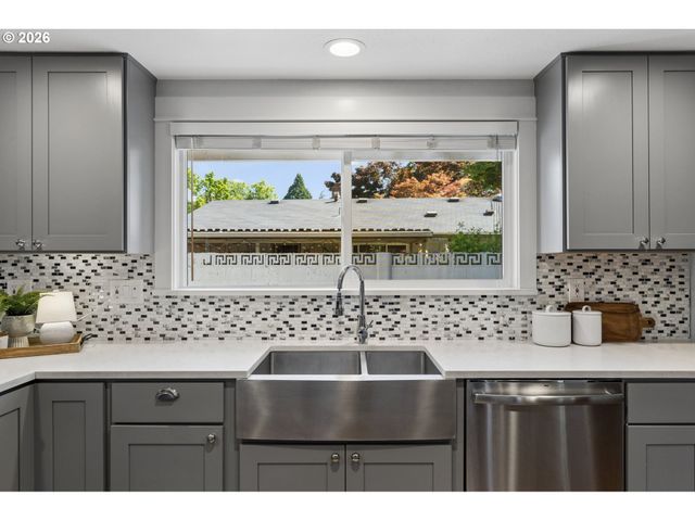 16890 Se CARMEL Ct, Milwaukie, OR 97267