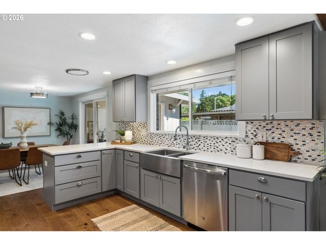 16890 Se CARMEL Ct, Milwaukie, OR 97267