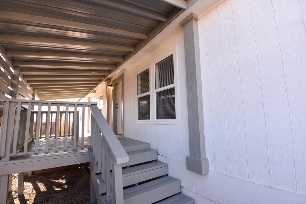 1181 Los Cristantemos Court SE, Los Lunas, NM 87031