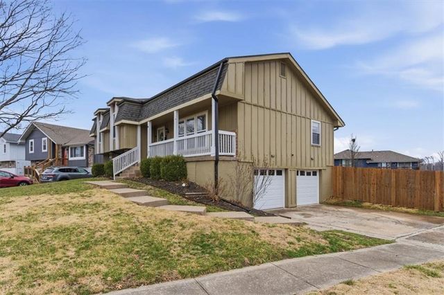 6906 E 140th Place, Grandview, MO 64030