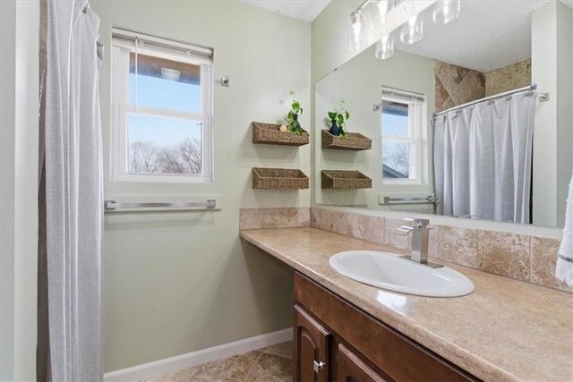 6906 E 140th Place, Grandview, MO 64030