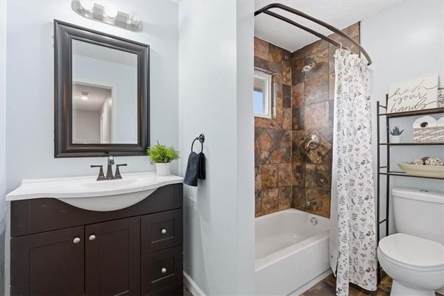 6906 E 140th Place, Grandview, MO 64030