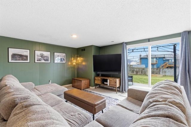 6906 E 140th Place, Grandview, MO 64030