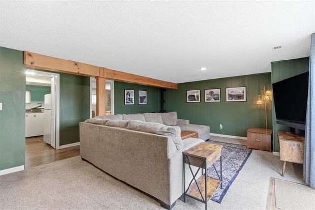 6906 E 140th Place, Grandview, MO 64030