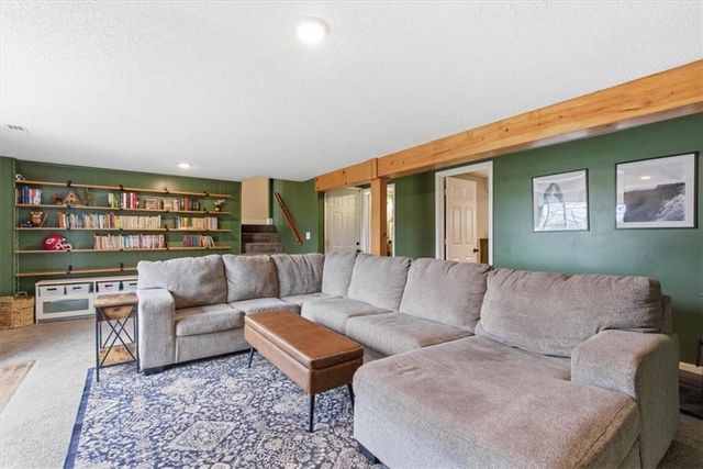 6906 E 140th Place, Grandview, MO 64030