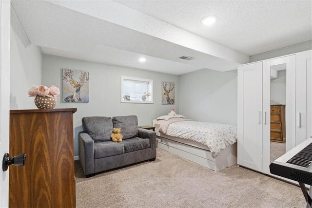 6906 E 140th Place, Grandview, MO 64030