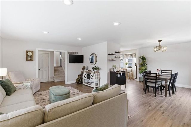 6906 E 140th Place, Grandview, MO 64030