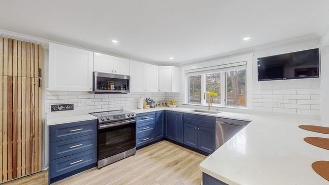 786 E Ashland St, Brockton, MA 02302