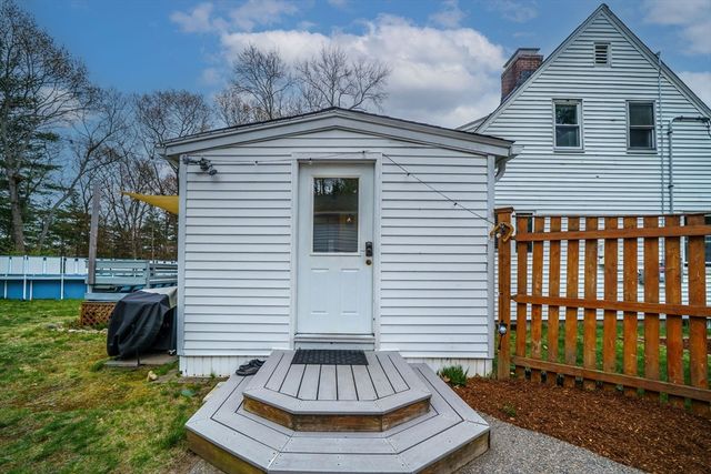 786 E Ashland St, Brockton, MA 02302