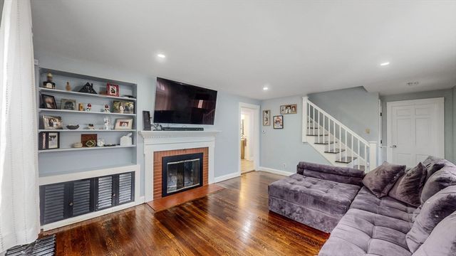 786 E Ashland St, Brockton, MA 02302