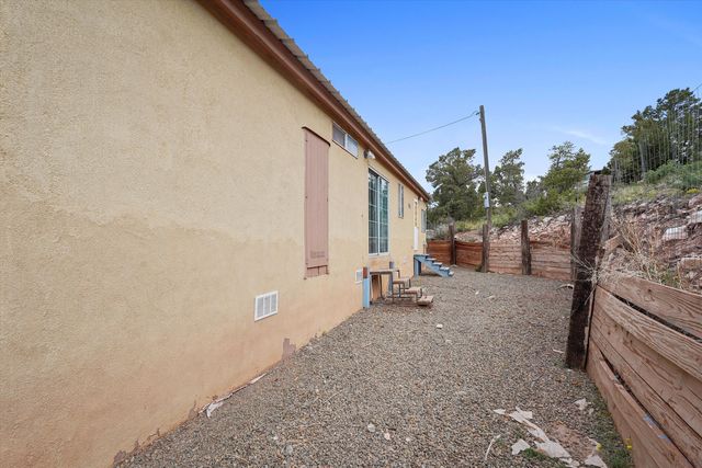 11 Valley View Road, Moriarty, NM 87035