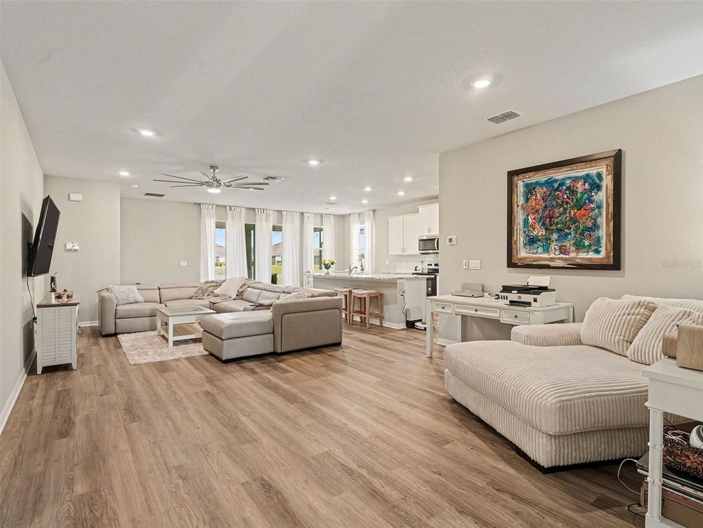 Image 8 of property listing at 18110 BEACH RANCH TERRACE, Bradenton, FL 34211