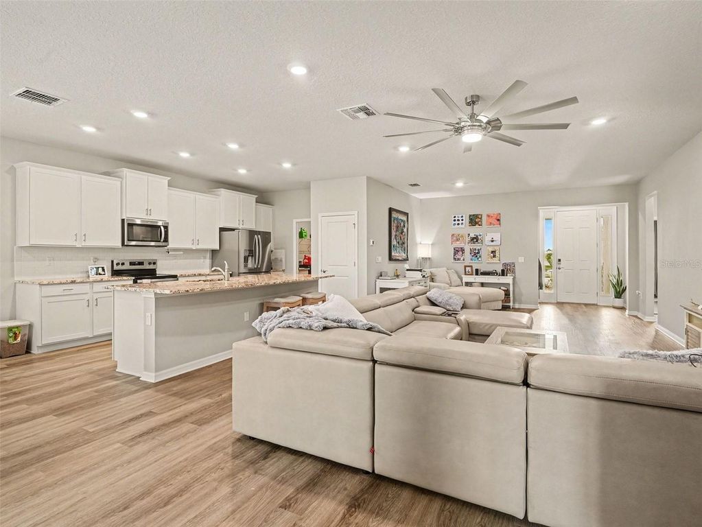 Image 9 of property listing at 18110 BEACH RANCH TERRACE, Bradenton, FL 34211