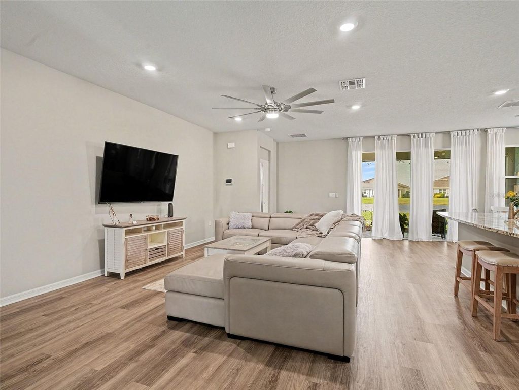 Image 10 of property listing at 18110 BEACH RANCH TERRACE, Bradenton, FL 34211