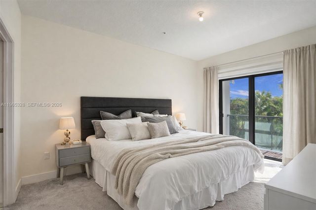 8001 NW 41st St F-109, Doral, FL 33166