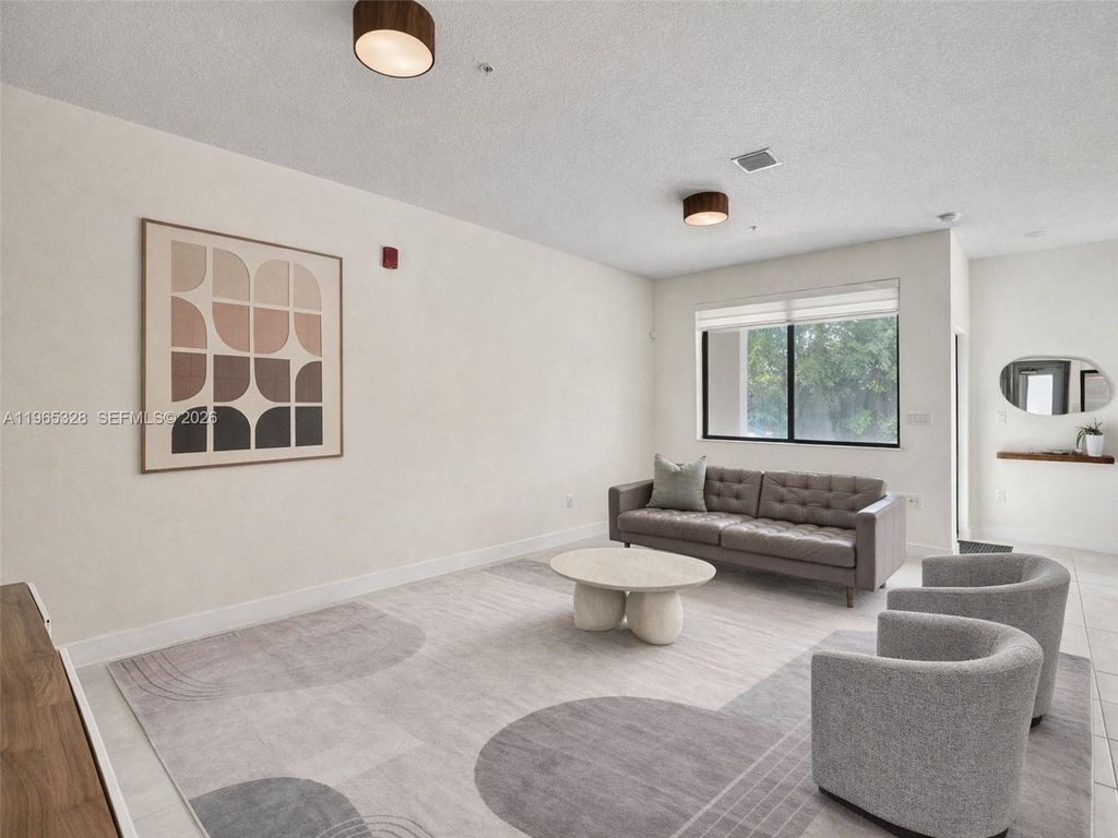 8001 NW 41st St F-109, Doral, FL 33166