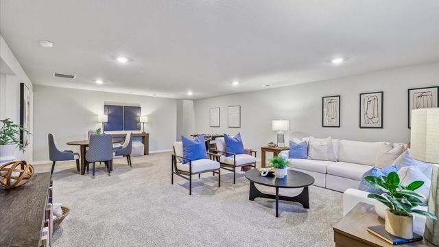 6708 NW 106th Street, Johnston, IA 50131