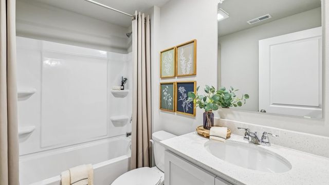 6708 NW 106th Street, Johnston, IA 50131