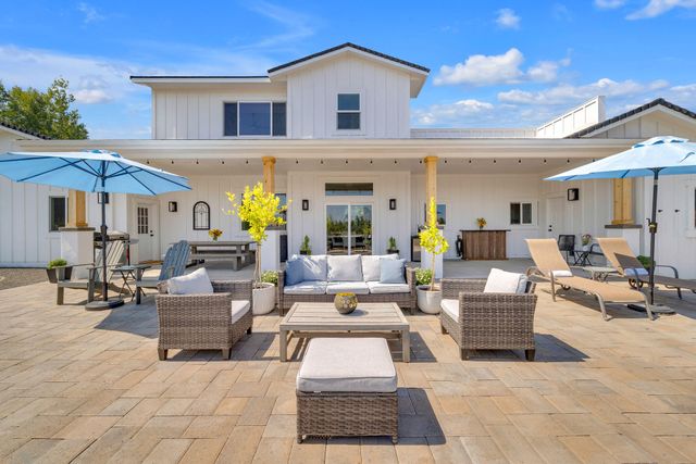 21483 Bunchgrass Court, Bend, OR 97701