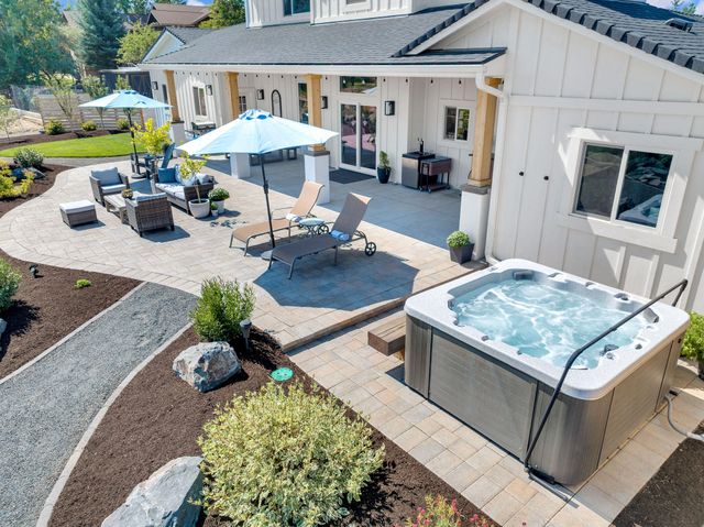 21483 Bunchgrass Court, Bend, OR 97701