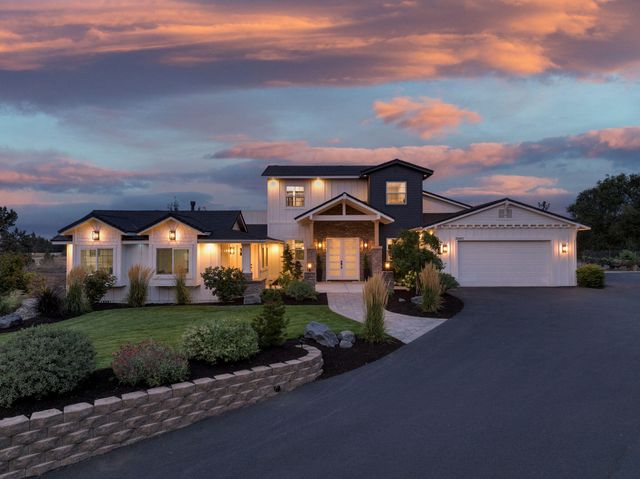 21483 Bunchgrass Court, Bend, OR 97701