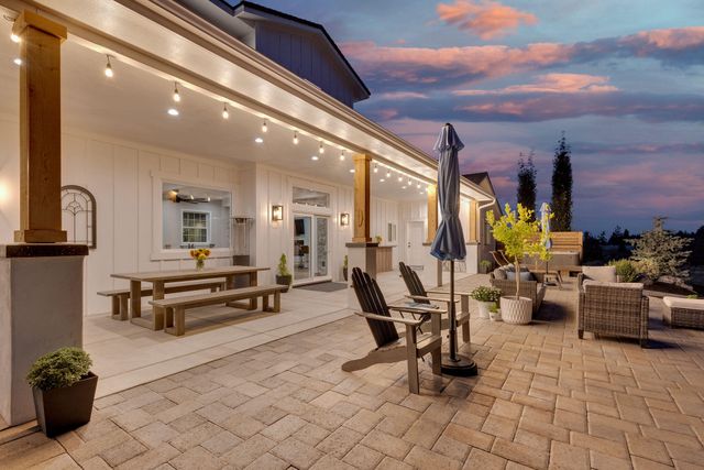 21483 Bunchgrass Court, Bend, OR 97701