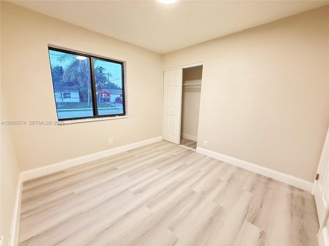 2401 SW 50th Ter, Plantation, FL 33317