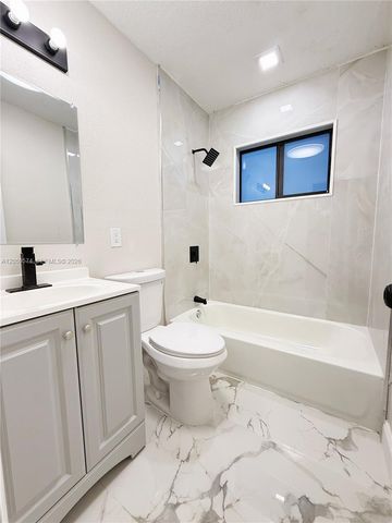 2401 SW 50th Ter, Plantation, FL 33317