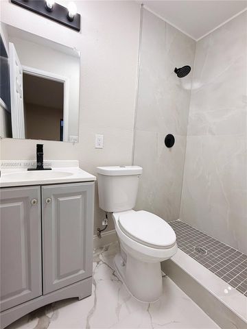 2401 SW 50th Ter, Plantation, FL 33317