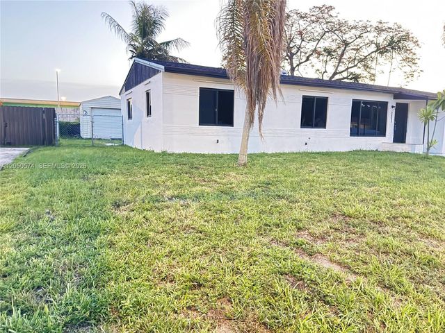 2401 SW 50th Ter, Plantation, FL 33317