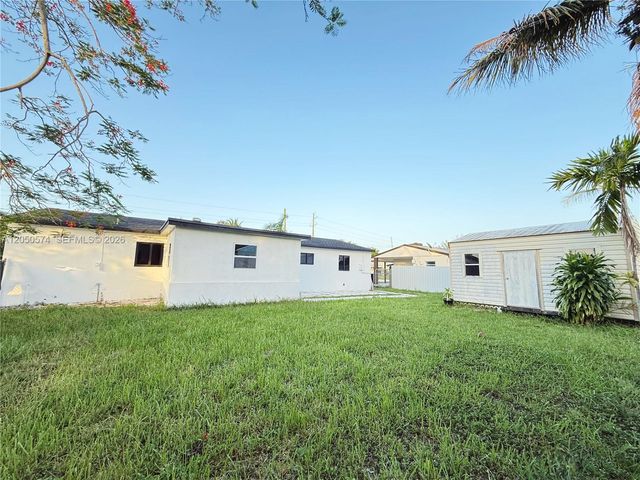 2401 SW 50th Ter, Plantation, FL 33317