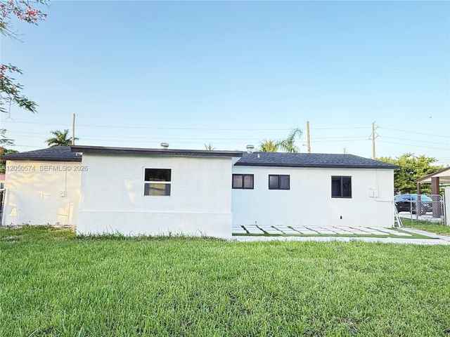 2401 SW 50th Ter, Plantation, FL 33317