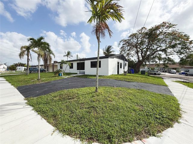 2401 SW 50th Ter, Plantation, FL 33317