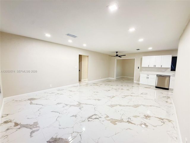 2401 SW 50th Ter, Plantation, FL 33317