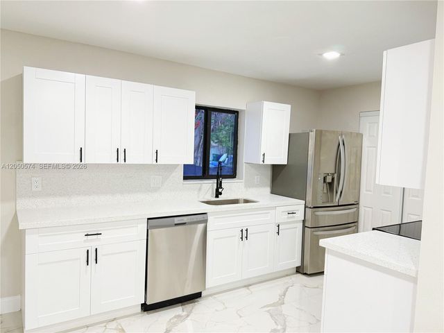 2401 SW 50th Ter, Plantation, FL 33317