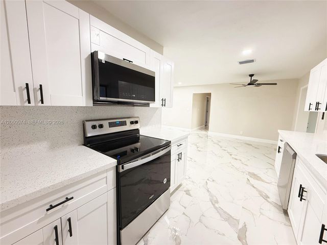 2401 SW 50th Ter, Plantation, FL 33317