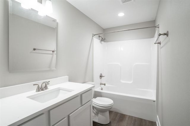 301 NE Meadow Lane, Ankeny, IA 50021