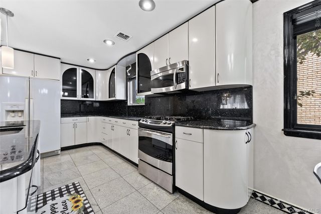 2-40 150th Street, Whitestone, NY 11357