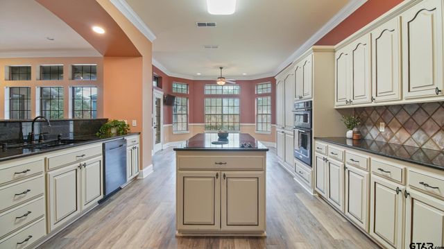 15360 Wagon Wheel Drive, Chandler, TX 75758