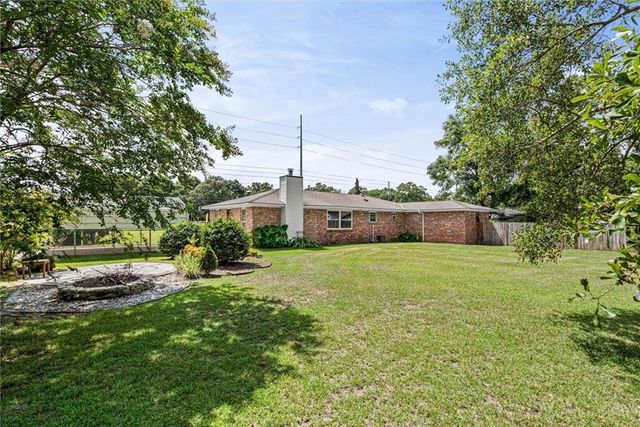 2810 Schillinger Road N, Semmes, AL 36575
