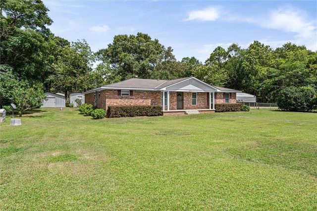 2810 Schillinger Road N, Semmes, AL 36575