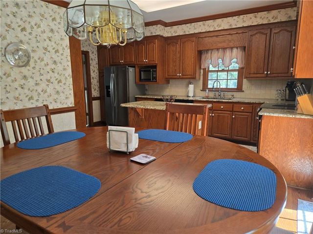 924 Ashley Glen Drive, Winston-salem, NC 27104