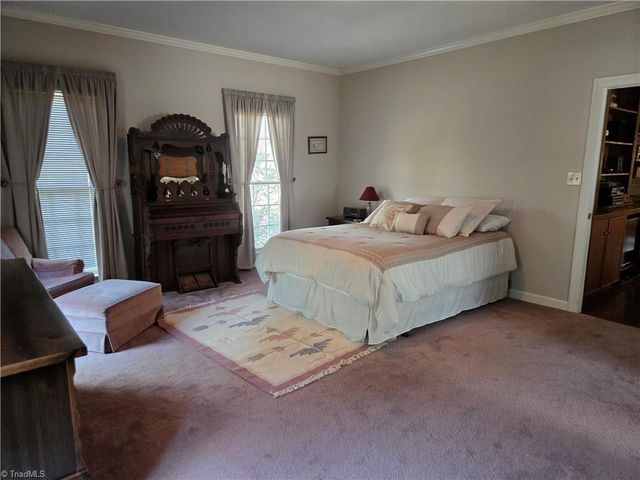 924 Ashley Glen Drive, Winston-salem, NC 27104