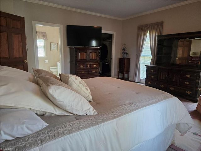 924 Ashley Glen Drive, Winston-salem, NC 27104