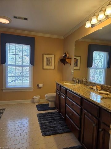 924 Ashley Glen Drive, Winston-salem, NC 27104