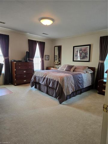 924 Ashley Glen Drive, Winston-salem, NC 27104