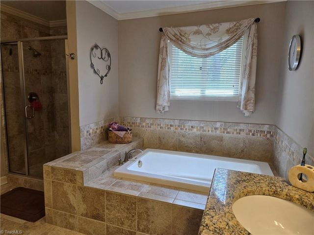 924 Ashley Glen Drive, Winston-salem, NC 27104